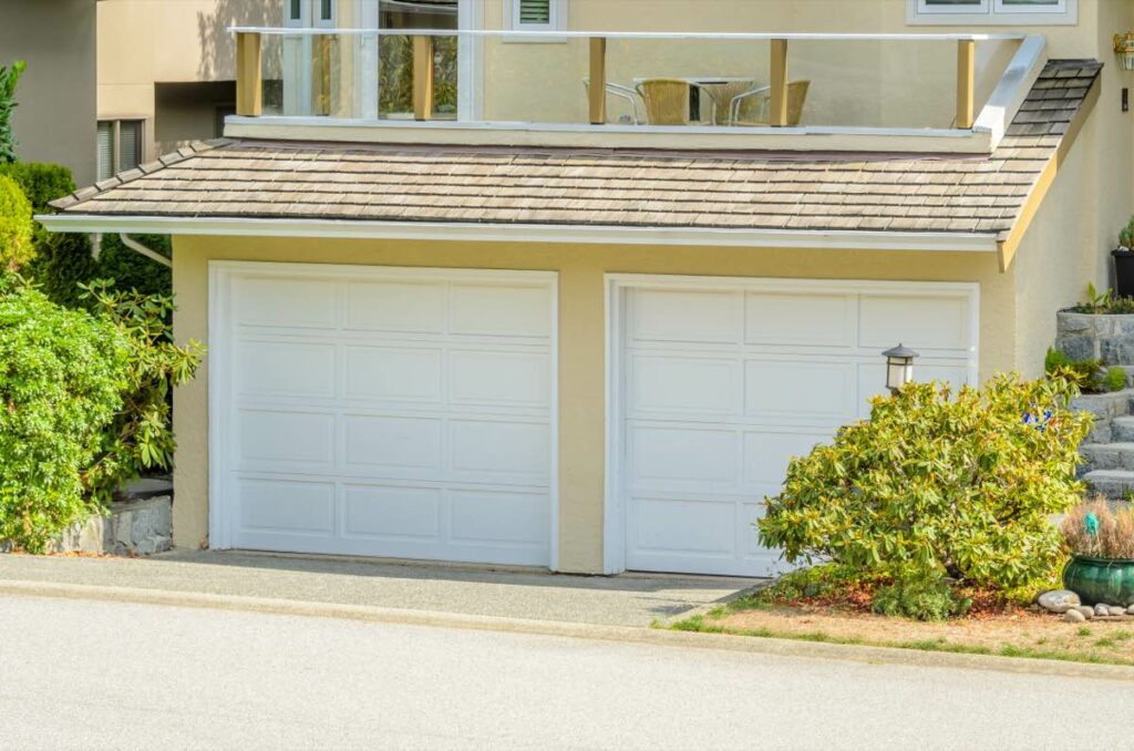 Porte de garage bloquée : que faire en toute sécurité ?