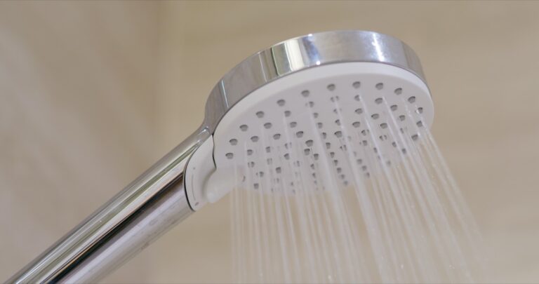 Pression d&rsquo;eau trop faible : comment en trouver la cause