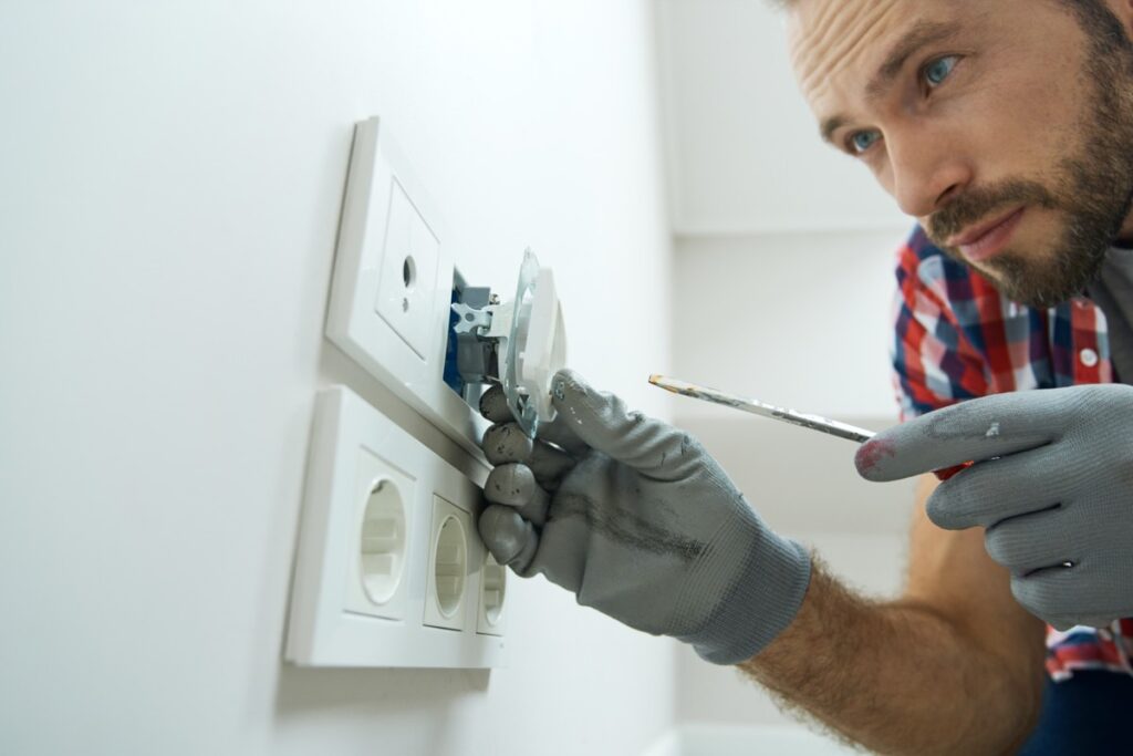 Prise électrique qui ne fonctionne plus : que vérifier ?