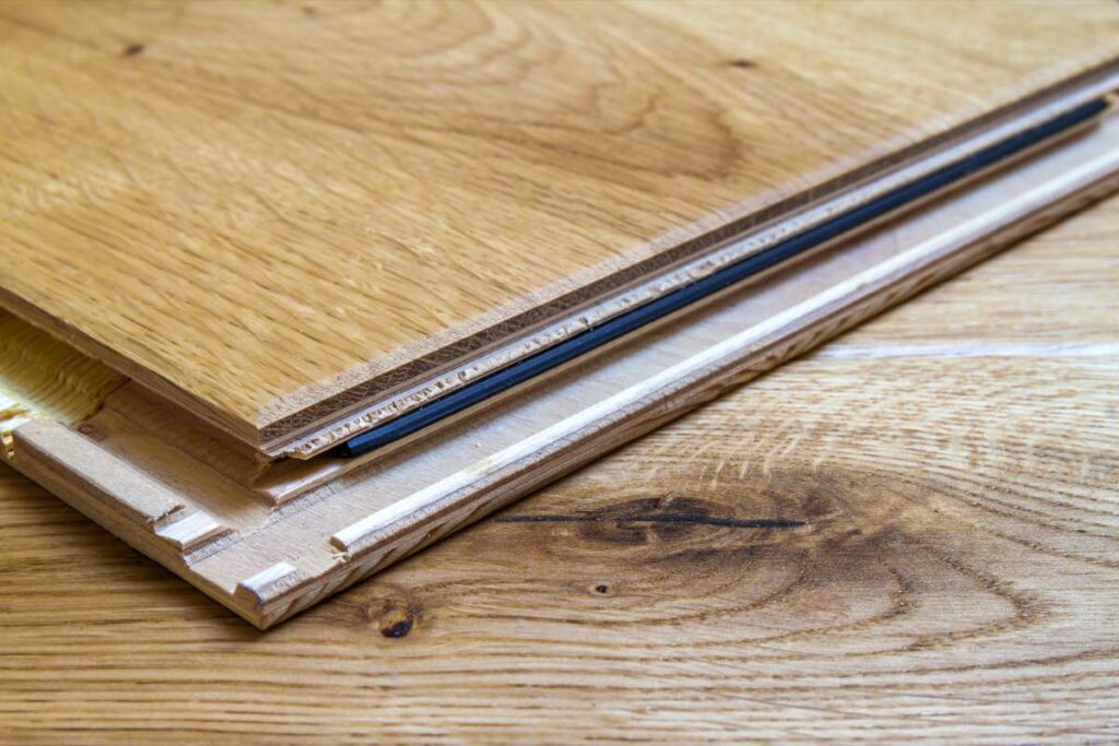 Sol stratifié ou vinyle qui se décolle : que faire ?