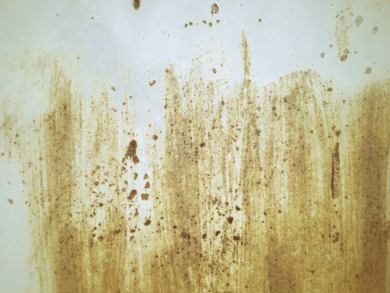 Tache de graisse ou de fumée sur un mur : comment l&rsquo;effacer ?